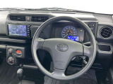 運転席まわりです。 各操作スイッチは使いやすい位置に配置されてます。