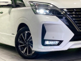 【LEDヘッドライト】悪天候や夜間走行時も良好な視界を確保し安心して運転できる高輝度LEDヘッドライトを装備!点灯速度が早く、消費電力も抑えられています。