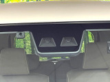 【スマートアシスト】走行中に前方の車両等を認識し、衝突しそうな時は警報とブレーキで衝突回避と被害軽減をアシスト。より安全にドライブをお楽しみいただけます。