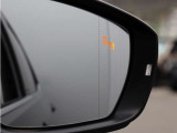 ブラインドスポットモニター搭載!車線変更時の安全確認をしっかりサポートします。