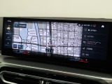 【純正ナビゲーション】BMWのナビゲーションは操作性も良く、詳細な地図情報と交通状況を見やすく表示し、快適なドライビングをサポートしながら目的地までナビゲートします。