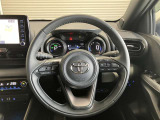 本革巻き3本スポークステアリング!ステアリングスイッチ付!また冬場にうれしいハンドルヒーターも付いています♪