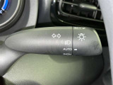 【オートライト】車外の明るさに応じて、自動的にライトの点灯・消灯をしてくれます。