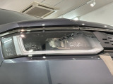 LEDヘッドライトは、点灯の瞬間から最大光量を発揮し、突然暗くなるトンネルなどでの安定感を高めます。