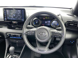 運転席まわりです。 各操作スイッチは使いやすい位置に配置されてます。