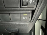 オートマチックハイビームとは、先行車や対向車のライトを認識し、ハイビームとロービームを自動で切り替える機能です。夜道の視界を確保します。詳細は販売店スタッフまでおたずねください。