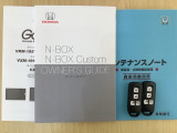 スマートキーは鍵をバッグに入れたままでもドアロックの開閉やエンジンのON・OFFができます。夜間や雨の日も鍵を探さなくて良いので便利です。