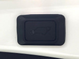 【パワーバックドア】スマートキーや運転席のボタンを押すだけでリアゲートが自動で開閉します!荷物を持っている時や、高い位置にあるバックドアを閉める際に便利な機能です♪