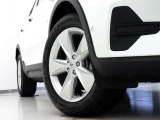 5スポーク7.5J&times;18インチシルバーアルミホイール。衝突回避・被害軽減ブレーキシステムをはじめとする先進安全・運転支援機能を標準装備。