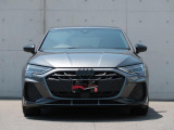 一目でAudiだと分かる特色を持つフロントマスク。