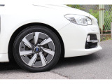 215/50R17インチアルミホイールです。タイヤ残り溝少ないので新しいタイヤに交換します。