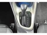ハイブリッドカーですが運転操作は普通の車と変わりませんのでご安心ください。操作方法はスタッフが説明いたしますのでお気軽にご質問ください
