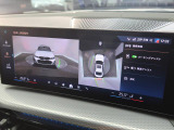 【アラウンドビューモニター】バックカメラに加え、360度のカメラで駐車も楽々。駐車が苦手な方でも安心してお乗りいただけます。
