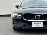 北欧流のラグジュアリーを体現したV60。伝統的なスカンジナビアン・デザインを継承しながら、躍動感にあふれ優雅な雰囲気を身にまとう、新しい潮流を具現化したスタイリングです。