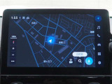 ディスプレイオーディオ(コネクティッドナビ対応)PLUS搭載。T-Connectご契約で2028年3月まで無償で利用できるナビ(期限到来後は有償)と、解約後も利用できる車載ナビが搭載されています。