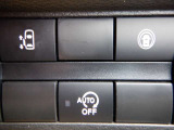 運転席からオートスライドドアの操作ができます。
