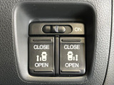 【両側パワースライドドア】スマートキーや運転席のスイッチで後席両側スライドドアの開閉が可能♪電動だから力を入れてドアを開ける必要が無く、小さなお子様でも簡単に開け閉めでき快適です♪
