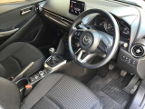 運転席廻りの画像です。操作性と安全面に考慮したつくりとなっています。