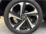「トヨタ純正アルミホイール」を装着!純正なので車のデザインともマッチしています。高級感やスポーティーさを際立たせてくれます。