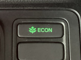 ★ECONスイッチ★ エコドライブを加速しよう!スイッチをONにすると、運転の仕方によるロスを抑え込み燃費をよくするようクルマが頑張ります(*^ー^*)燃費向上にチャレンジ♪