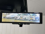 【インテリジェント ルームミラー】車両後方のカメラ映像をミラー面に映し出すので、車内の状況や、天候などに影響されずいつでもクリアな後方視界が得られます!