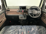 【インパネ】運転のしやすさを最優先に設計された見晴らしの良いフロントビュー。車両間隔が掴みやすく狭い道でも安心♪「安全」と「品質」を最優先に、安心してお乗りいただけるクルマを提供いたします。