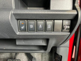 安全機能も豊富なお車です。