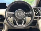 インテリアに合わせたデザインのステアリングは、運転される方のことも考え、運転しやすい形状、大きさです。是非一度、実際に触ってお確かめください。
