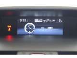 ダッシュボード中央あるモニターは、マルチファンクションディスプレイ(MFD)といい、車両の様々な情報が見られたり、運転のサポート等に便利な装備です。