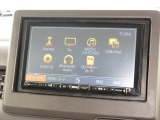 ナビゲーションはクラリオンSDナビ(NX717)を装着しております。AM、FM、CD、DVD再生、Bluetooth、フルセグTVがご使用いただけます。初めて訪れた場所でも安心ですね!