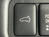 【パワーバックドア】スマートキーや運転席のボタンを押すだけでリアゲートが自動で開閉します!荷物を持っている時や、高い位置にあるバックドアを閉める際に便利な機能です♪