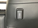 運転席の後ろには充電可能なUSB端子がついています。