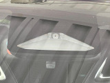 【トヨタセーフティセンス】走行中に前方の車両等を認識し、衝突しそうな時は警報とブレーキで衝突回避と被害軽減をアシスト。より安全にドライブをお楽しみいただけます。