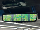 【デジタルインナーミラー】後席の大きな荷物や同乗者で後方が確認しづらい時でも安心!カメラが撮影した車両後方の映像をルームミラー内に表示。クリアな視界で状況の確認が可能です!