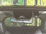 【プリクラッシュセーフティ】前方の車両等を検知し、衝突しそうな時は警報で注意を促し、ブレーキを踏む力をサポート。ブレーキを踏めなかった場合は衝突被害軽減ブレーキが作動、衝突回避をサポートします。