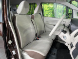 運転席シート廻りは使用感も少なく、良好な状態となっています。丁寧に使われていたことがよくわかりますね。