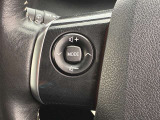 運転中、オーディオの操作をしてて、ハッとしたことはありませんか?ステアリングスイッチは、運転中でもハンドルでオーディオの操作が可能です。安全なドライブをサポートします。
