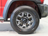 純正のアルミホイール装着車です。タイヤサイズは195/80R15です。
