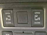 【両側パワースライドドア】スマートキーや運転席のスイッチで後席両側スライドドアの開閉が可能♪電動だから力を入れてドアを開ける必要が無く、小さなお子様でも簡単に開け閉めでき快適です♪