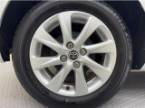 「トヨタ純正アルミホイール」を装着!純正なので車のデザインともマッチしています。高級感やスポーティーさを際立たせてくれます。