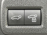 【パワーバックドア】スマートキーや運転席のボタンを押すだけでリアゲートが自動で開閉します!荷物を持っている時や、高い位置にあるバックドアを閉める際に便利な機能です♪
