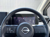 【車線逸脱支援】うっかり車線を越えそうになると警告。さらにハンドル操作を支援して元の位置へ。長距離運転の疲労や不注意を賢くカバー。