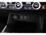 スマートフォンなどの音楽再生が可能なUSB接続ジャック装備車両です♪♪♪