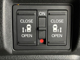 【両側パワースライドドア】スマートキーや運転席のスイッチで後席両側スライドドアの開閉が可能♪電動だから力を入れてドアを開ける必要が無く、小さなお子様でも簡単に開け閉めでき快適です♪