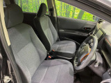 運転席シート廻りは使用感も少なく、良好な状態となっています。前オーナー様が丁寧に使っていたことがよくわかりますね。