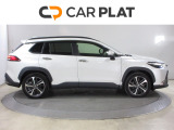 カローラシリーズ初のSUVとして開発されたモデル。車格ではC-HRとRAV4の中間に位置しRAV4より小型でC-HRより実用性重視なモデルという位置づけで登場した。