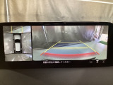 狭い場所での駐車やすれ違いなどでより的確な運転操作に役立つ360&deg;ビューモニターが装備されています。