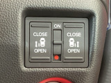 【両側パワースライドドア】両側がパワースライドドアになっており、運転席のスイッチやスマートキーでも開閉が可能です!開口部も広いので乗り降りも楽々♪