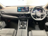 【運転席・助手席転席】運転席の足もともゆったりで長距離ドライブでも快適に★