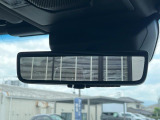 【デジタルインナーミラー】後席の大きな荷物や同乗者で後方が確認しづらい時でも安心!カメラが撮影した車両後方の映像をルームミラー内に表示。クリアな視界で状況の確認が可能です!